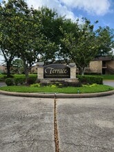 10555 Turtlewood Ct, Unit 1106 in Houston, TX - Building Photo - Building Photo