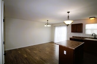 221 Pecan Bluffs Dr in Wentzville, MO - Building Photo - Building Photo