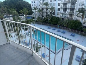 488 NW 165th St in Miami, FL - Building Photo - Building Photo