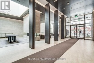 2221 Yonge St in Toronto, ON - Building Photo - Building Photo