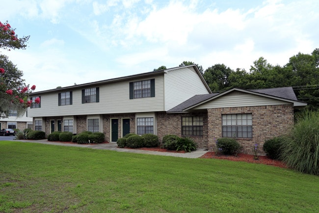 Castlewood Townhouses in Charleston, SC - Building Photo - Building Photo