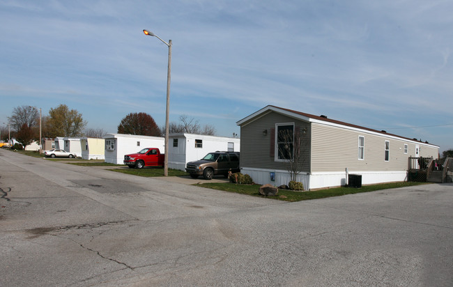 Avon Village Mobile Home Park in Avon, IN - Foto de edificio - Building Photo