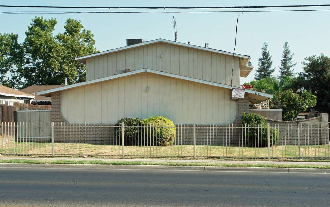 4335-4337 E Olive Ave in Fresno, CA - Foto de edificio