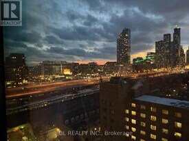 35 Parliament St in Toronto, ON - Building Photo