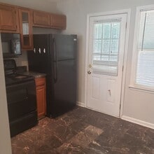 8034 Creekstone Way in Riverdale, GA - Building Photo - Building Photo