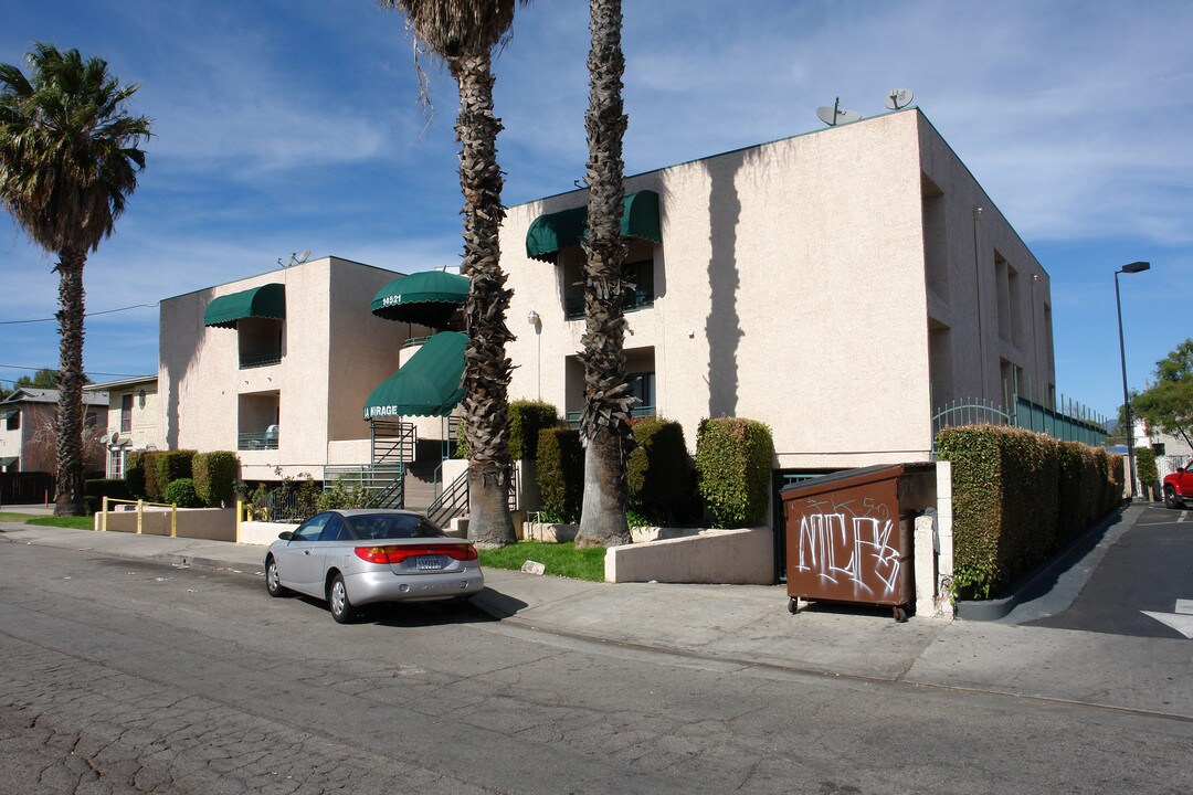 14521 Hartland St in Van Nuys, CA - Building Photo