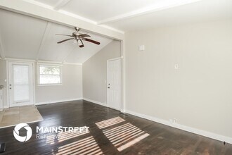 5700 N Highland Ave in Kansas City, MO - Building Photo - Building Photo