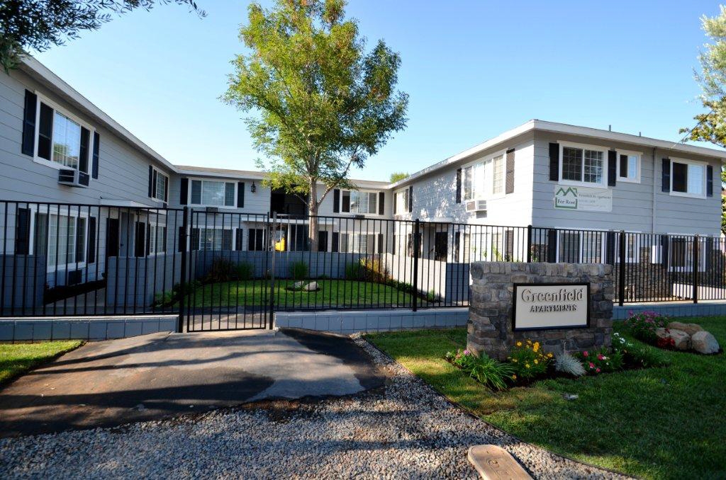 Greenfield House in El Cajon, CA - Foto de edificio