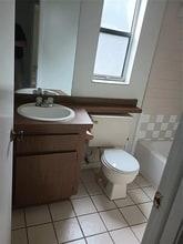 4701 Country Hills Dr in Tampa, FL - Building Photo - Building Photo