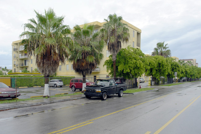 Todel Apartments in Hialeah, FL - Building Photo - Building Photo