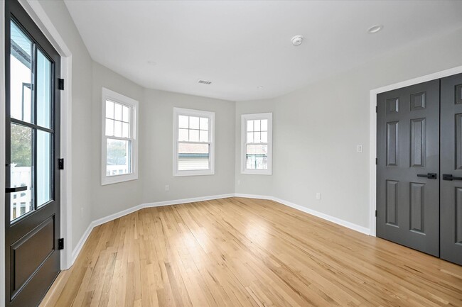 28 Marion St-Unit -#2 in Hempstead, NY - Building Photo - Building Photo