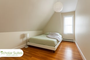 18 Greylock Rd in Boston, MA - Building Photo