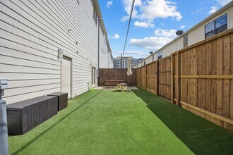 546 Westcross St in Houston, TX - Building Photo - Building Photo