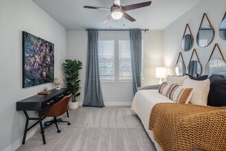 Amberlin at the Station 55+ Active Adult in Sachse, TX - Foto de edificio - Building Photo
