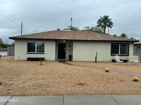 1802 E Hubbell St in Phoenix, AZ - Building Photo