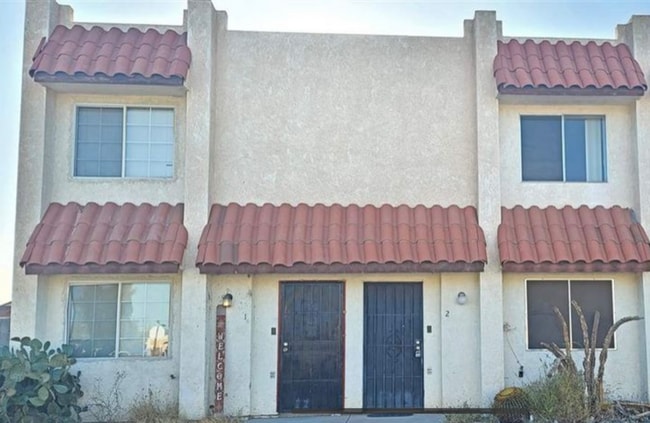 property at 1502 W 9th Pl