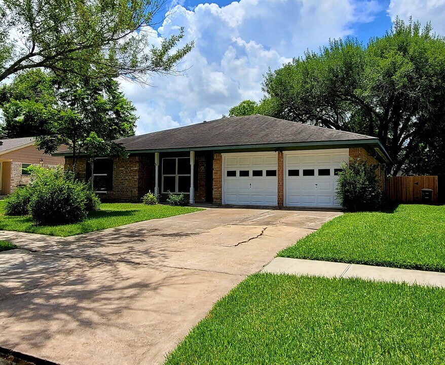 12303 Meadow Berry Dr in Stafford, TX - Building Photo