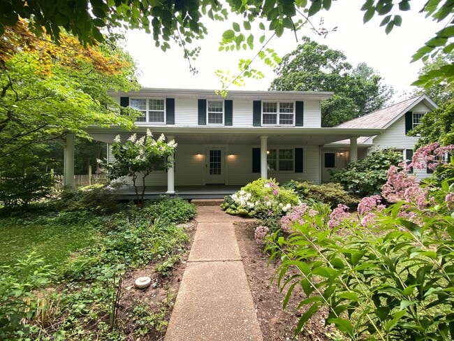 8813 Old Indian Trail in Chatham, IL - Building Photo - Building Photo