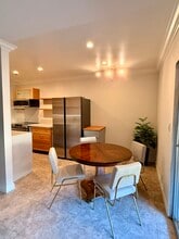 408 E Civic Center Dr, Unit 302 in Santa Ana, CA - Building Photo - Building Photo