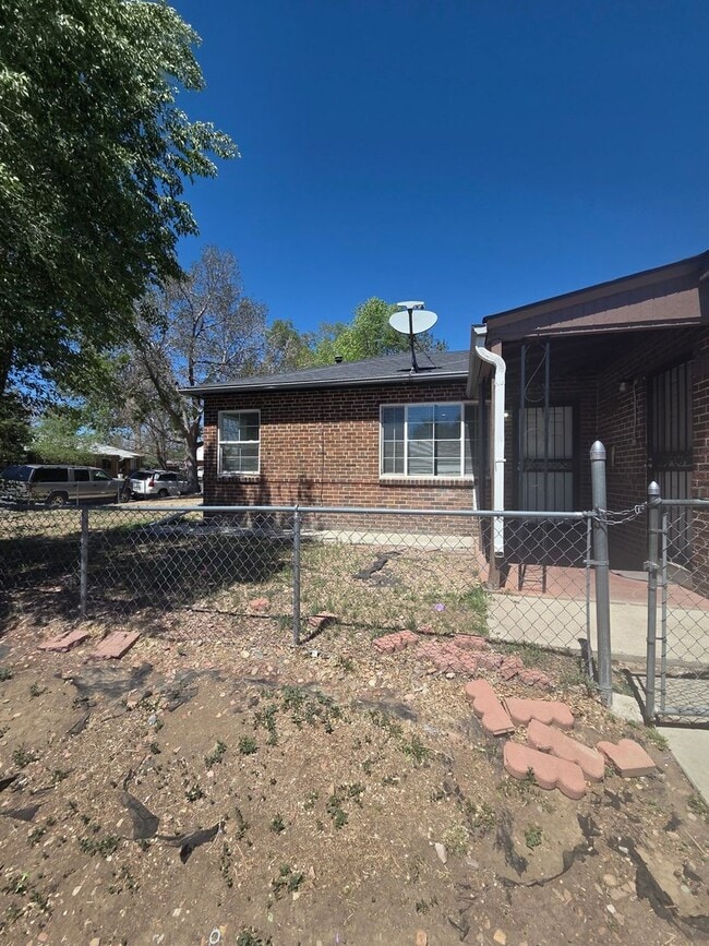 1910 Oswego St in Aurora, CO - Building Photo - Building Photo