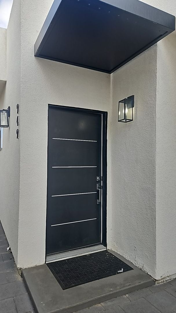 947 W Magnolia St in Compton, CA - Building Photo - Building Photo