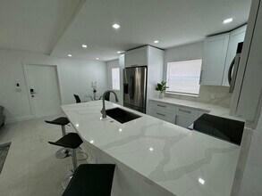 440 Saxony Ln in Delray Beach, FL - Foto de edificio - Building Photo