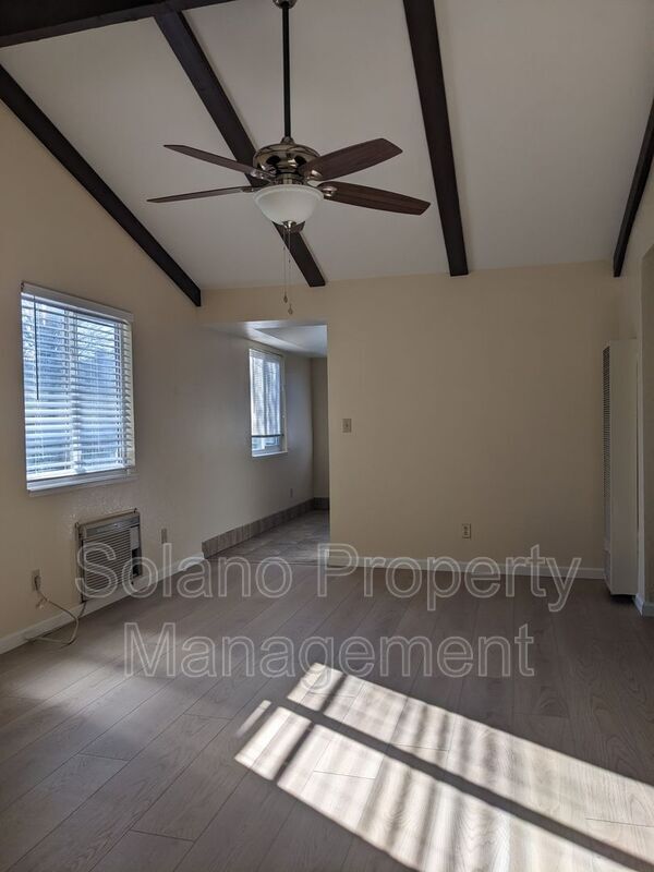 1028 Illinois St in Fairfield, CA - Building Photo - Building Photo