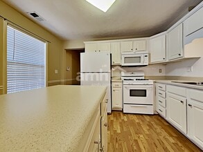 2105 Lindley Ln in Kennesaw, GA - Building Photo - Building Photo