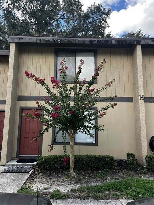 2300 SW 43rd St in Gainesville, FL - Building Photo