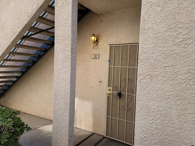 2121 Echo Bay in Las Vegas, NV - Building Photo - Building Photo