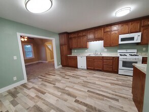 21005 12 Mile Rd in Roseville, MI - Building Photo - Building Photo