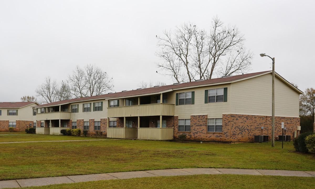 Green Meadows Apartments in Theodore, AL - Foto de edificio