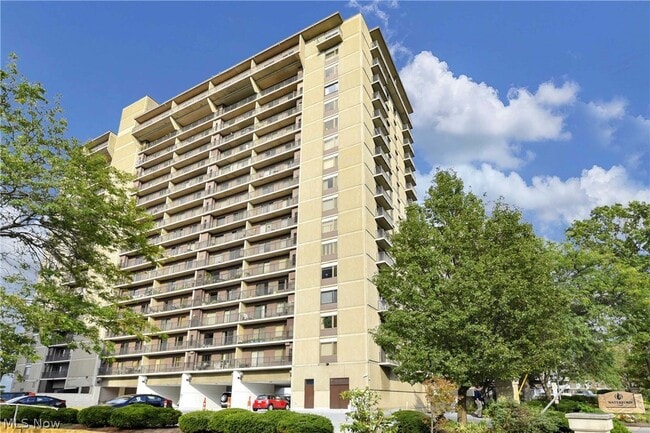 property at 12500 Edgewater Dr