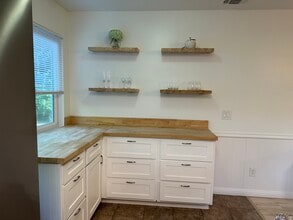 7020 Roca Way in Sacramento, CA - Building Photo - Building Photo