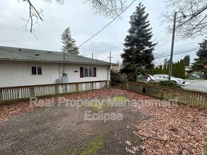 6805 103rd Ave NE in Kirkland, WA - Building Photo - Building Photo