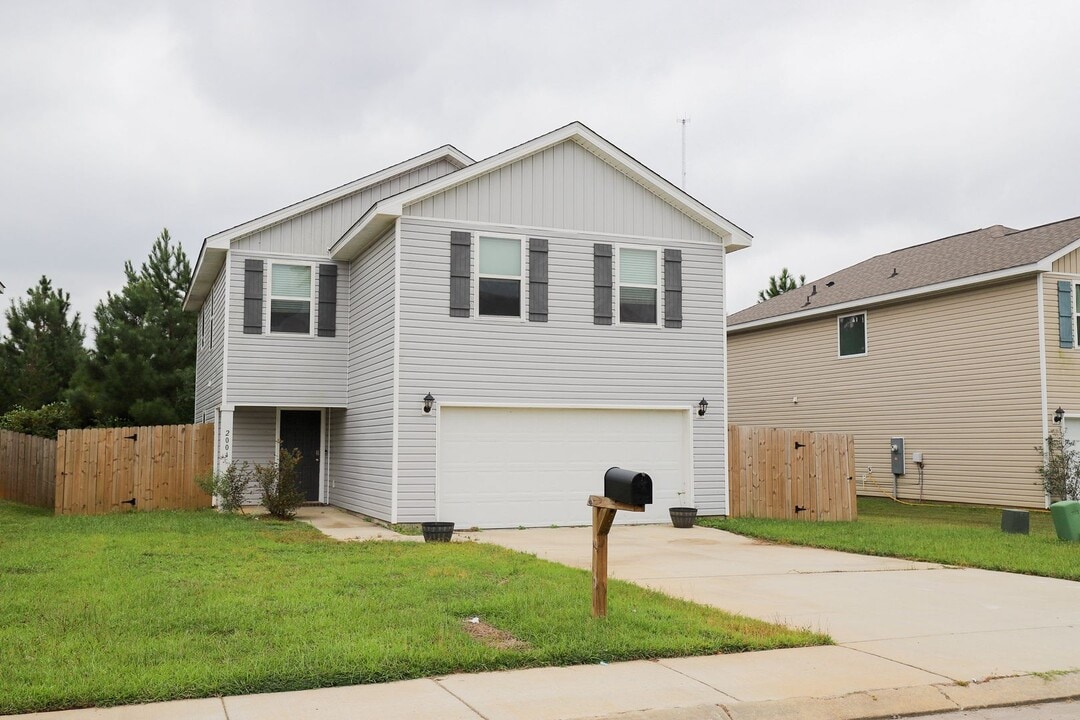 2004 Napoleon St in Ocean Springs, MS - Building Photo