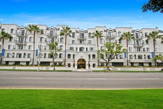 Burton in Los Angeles, CA - Foto de edificio - Building Photo