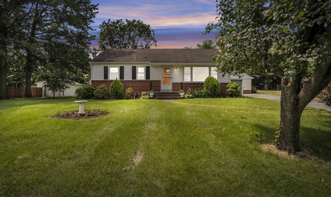 2029 W Trindle Rd in Carlisle, PA - Foto de edificio - Building Photo