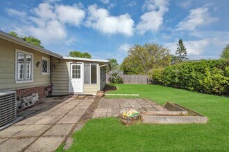 601 Sycamore Dr in Elk Grove Village, IL - Building Photo - Building Photo