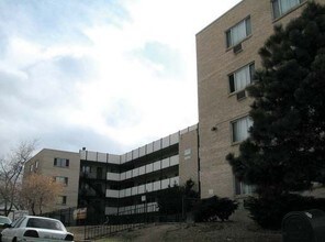 Greenleaf Apartment in Aurora, CO - Building Photo - Building Photo