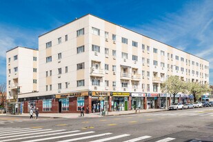 15013 Northern Blvd in Flushing, NY - Building Photo