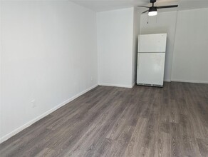 1201 Johnson St, Unit 2 in Pasadena, TX - Building Photo - Building Photo