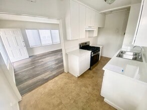 2559 E Jefferson St in Carson, CA - Building Photo - Building Photo