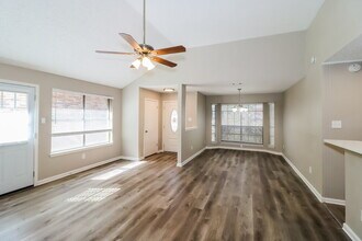 911 Saunders Dr in Round Rock, TX - Building Photo - Building Photo