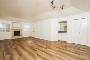 8415 Fredericksburg Rd in San Antonio, TX - Building Photo