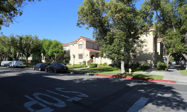 537 N Kenwood St in Glendale, CA - Foto de edificio - Building Photo