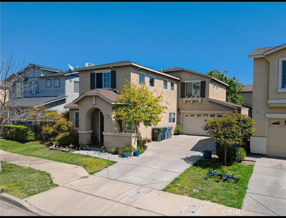 4376 Mathias Way in Merced, CA - Foto de edificio