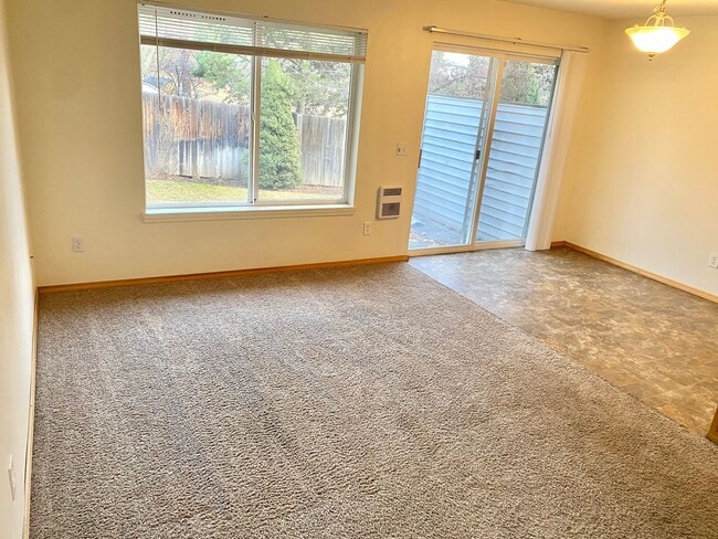 1700 NW 9th St in Bend, OR - Building Photo - Building Photo