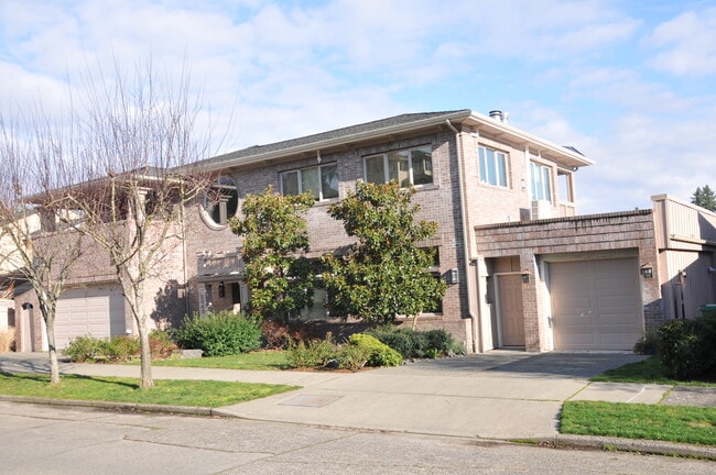 5040 Ivanhoe Pl NE in Seattle, WA - Building Photo - Building Photo