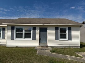 204 Appaloosa Dr in Jacksonville, NC - Building Photo